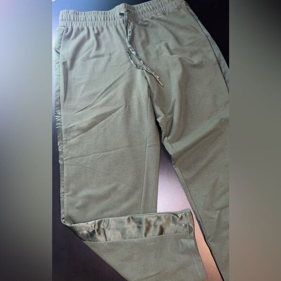 J Jason Wu Regular Tapered Knit Jogger with Satin Detail Size Medium NWOT - Picture 2 of 7